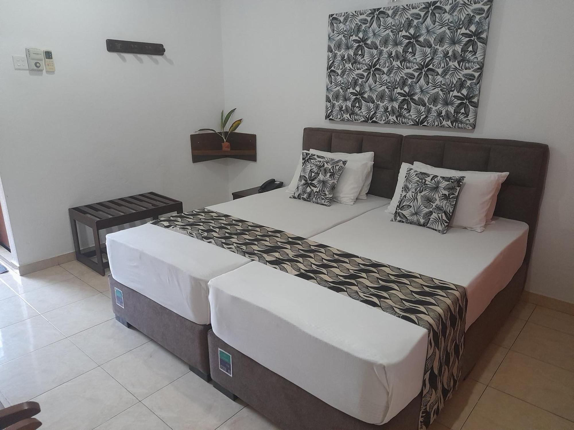 Larn'S Villa Hotel & Apartment Wadduwa Exterior photo
